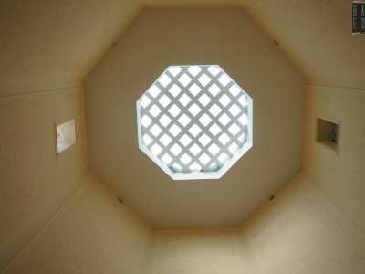 ...e illuminato da un lucernario